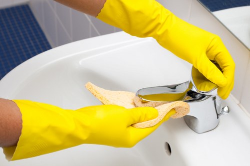 Deep kitchen cleaning during end of tenancy cleaning in NW2